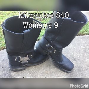 Motorcycle riding boots